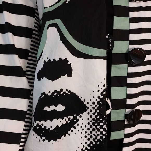 Berek Button Down Blouse Geometric Graphic Print - Picture 4 of 6